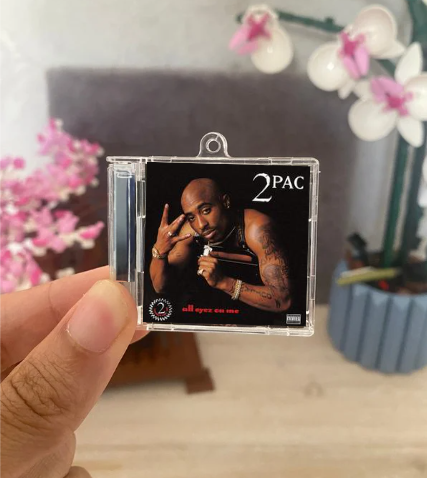 Album All eyez on me 2Pac, en main